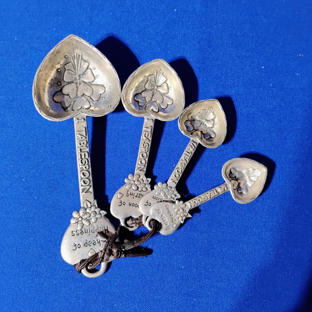 GANZ Silver Heart Measuring Spoons
